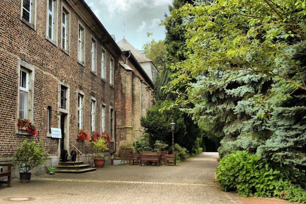 Nikolauskloster Jüchen Kültér fotó